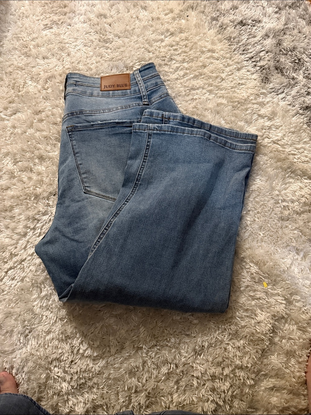 Judy Blue Light Blue Relaxed cropped wide leg Jeans.   NWOT. Size 16w